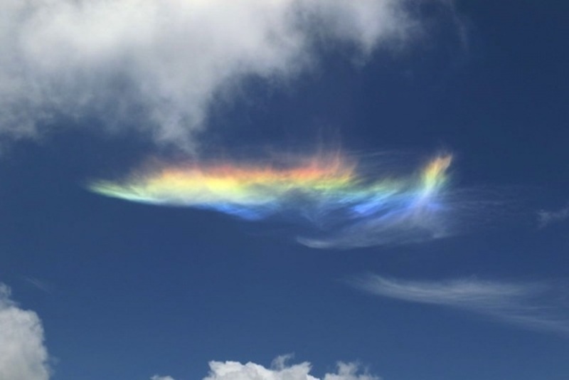 السحب الملونة.. ظاهرة سحرية في السماء تصنعها قطرات الماء